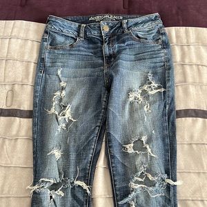 American Eagle size 8 skinny stretch cropped destroyed